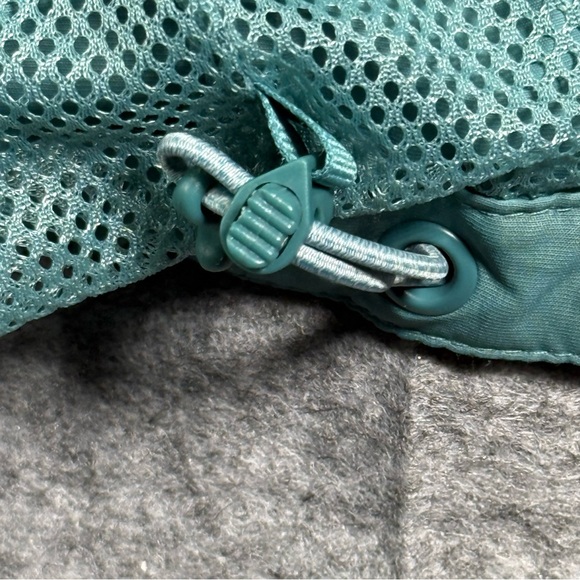 Champion Women's Hooded
Windbreaker Teal Jacket Full Zip
Size X-Small EUC - Picture 12 of 14